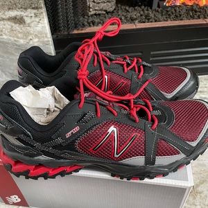 New balance tennis shoes